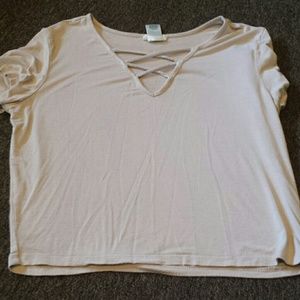 RESERVED ●Brown criss cross top